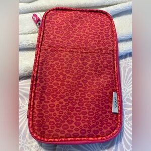 Yoobi Red Lip-print Zippered Organizer
